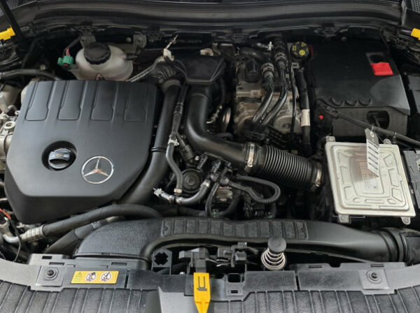 MERCEDES GLA
