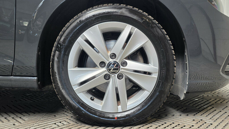 VOLKSWAGEN GOLF VIII