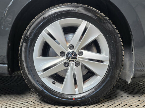 VOLKSWAGEN GOLF VIII