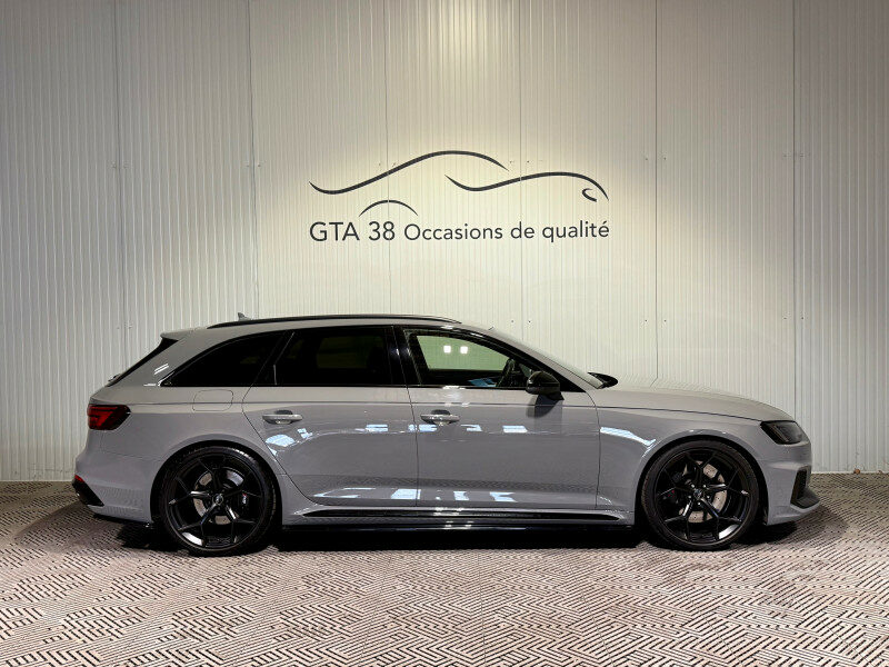 AUDI RS4 AVANT