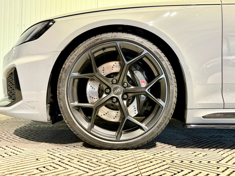 AUDI RS4 AVANT