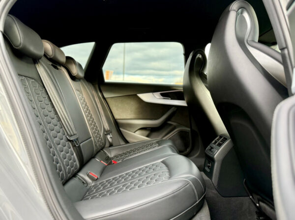 AUDI RS4 AVANT