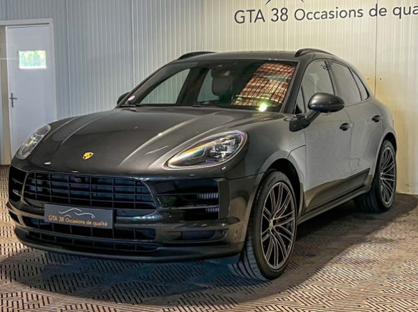 PORSCHE MACAN