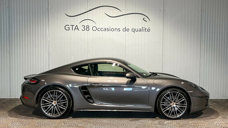 PORSCHE 718 CAYMAN