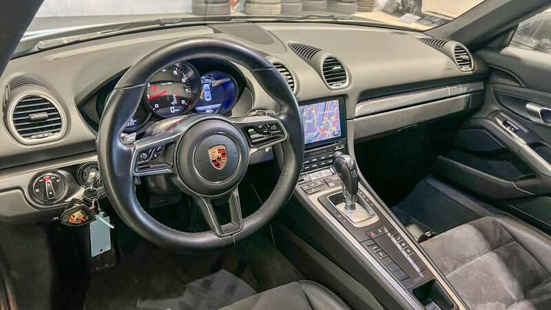 PORSCHE 718 CAYMAN