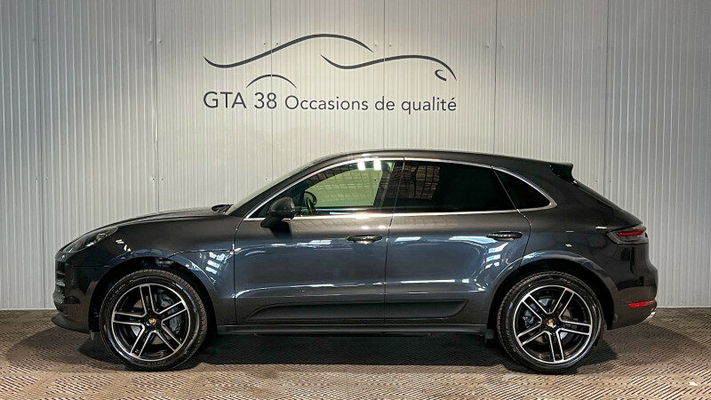 PORSCHE MACAN