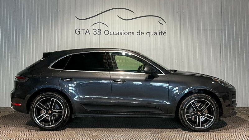PORSCHE MACAN