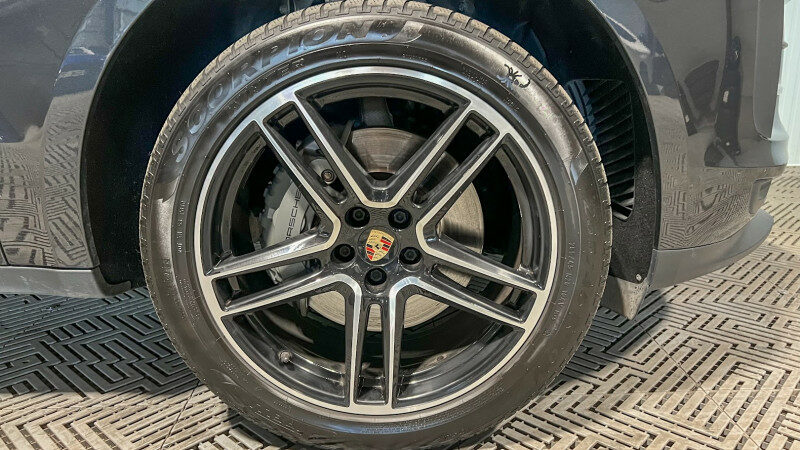 PORSCHE MACAN