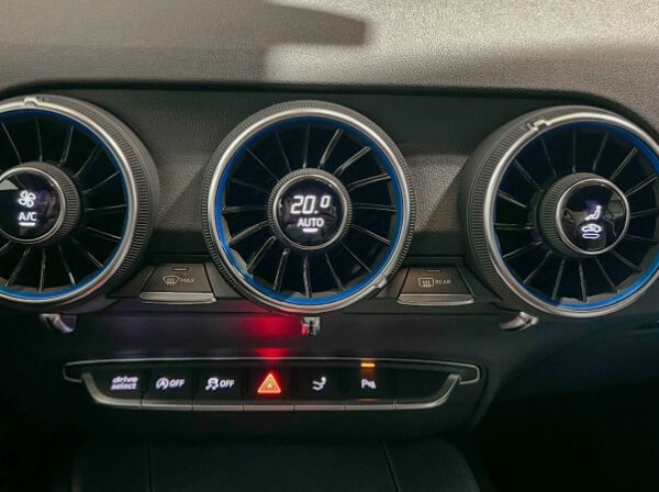AUDI TT