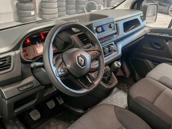 RENAULT TRAFIC III COMBI