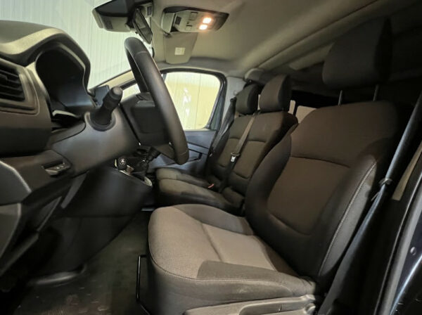RENAULT TRAFIC III COMBI