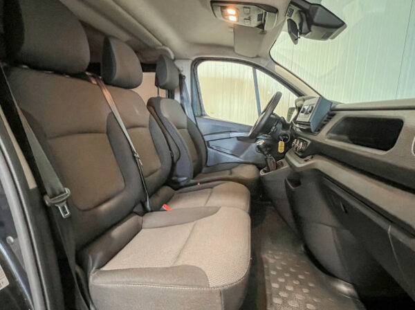RENAULT TRAFIC III COMBI