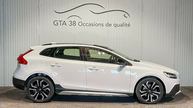 VOLVO V40 CROSS COUNTRY