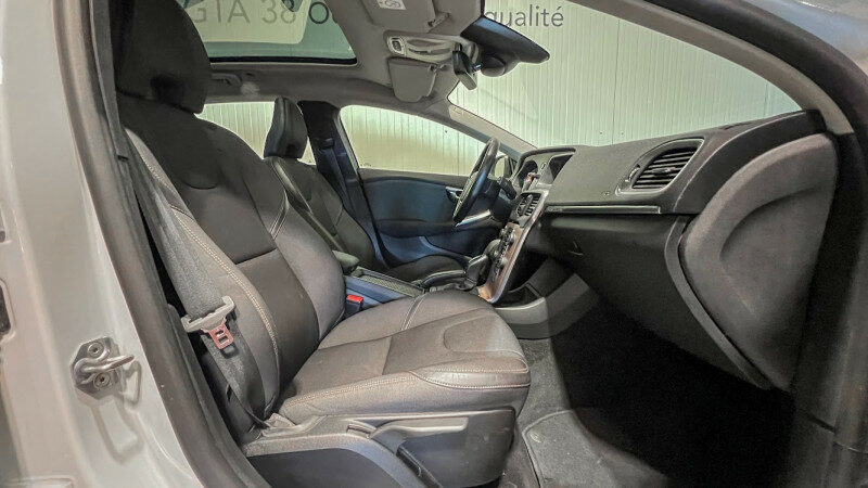 VOLVO V40 CROSS COUNTRY