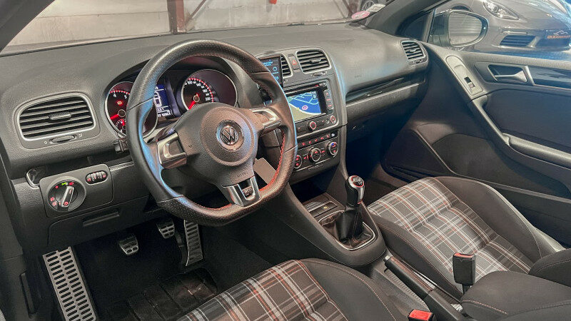 VOLKSWAGEN GOLF VI CABRIOLET