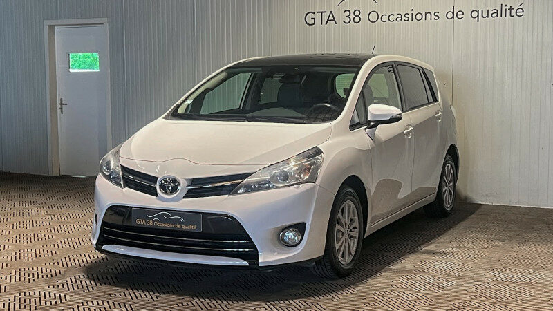 TOYOTA VERSO