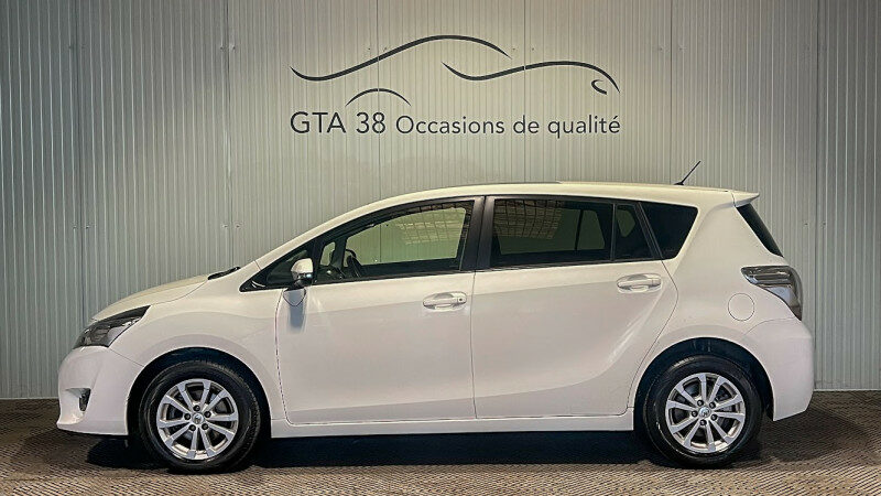TOYOTA VERSO