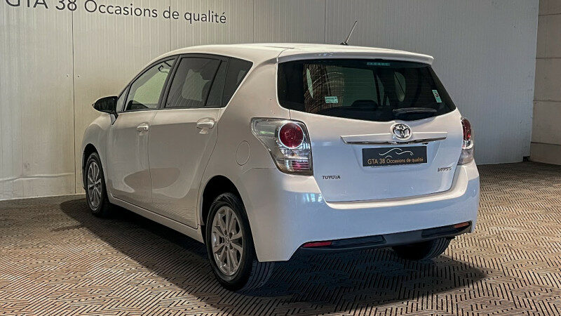 TOYOTA VERSO