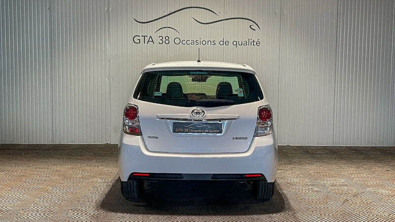 TOYOTA VERSO
