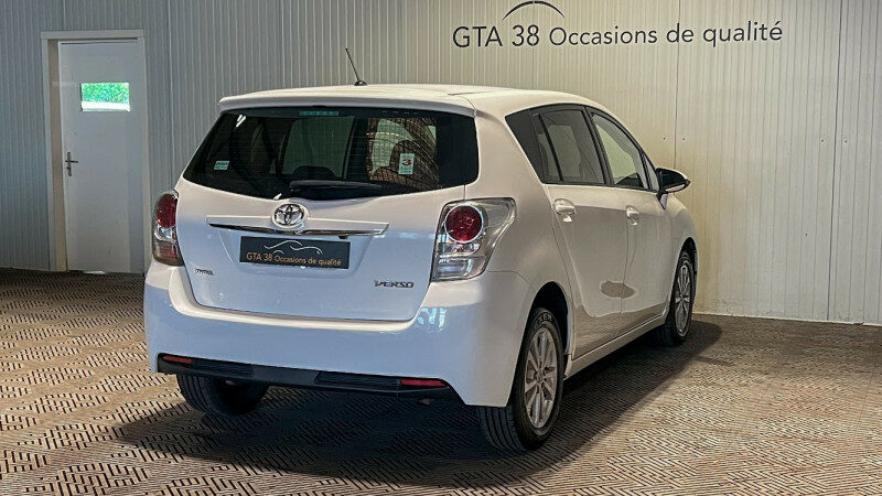 TOYOTA VERSO