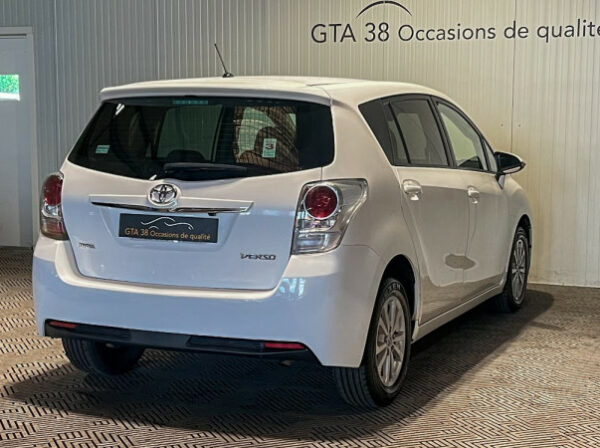 TOYOTA VERSO