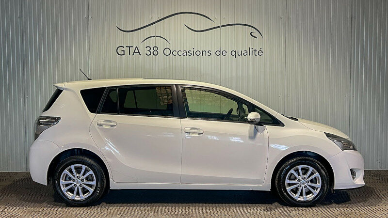 TOYOTA VERSO