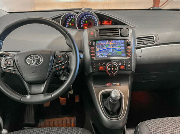 TOYOTA VERSO