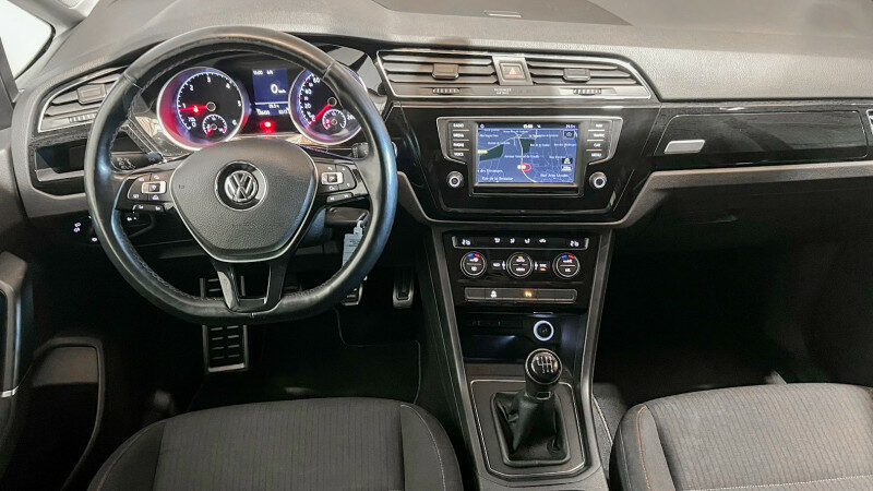 VOLKSWAGEN TOURAN