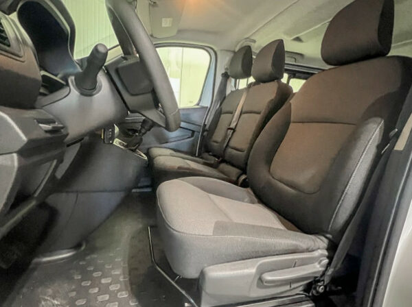 RENAULT TRAFIC III COMBI