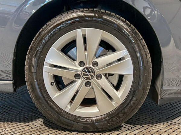 VOLKSWAGEN GOLF VIII