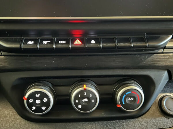 RENAULT TRAFIC III COMBI