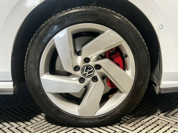 VOLKSWAGEN GOLF VIII