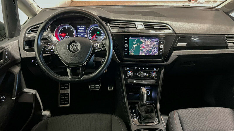 VOLKSWAGEN TOURAN
