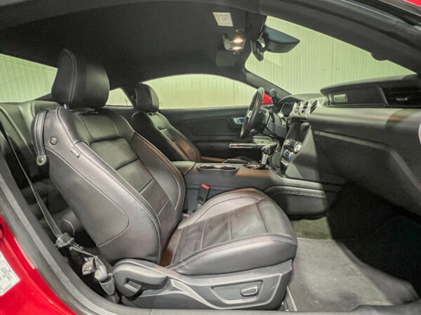 FORD MUSTANG FASTBACK