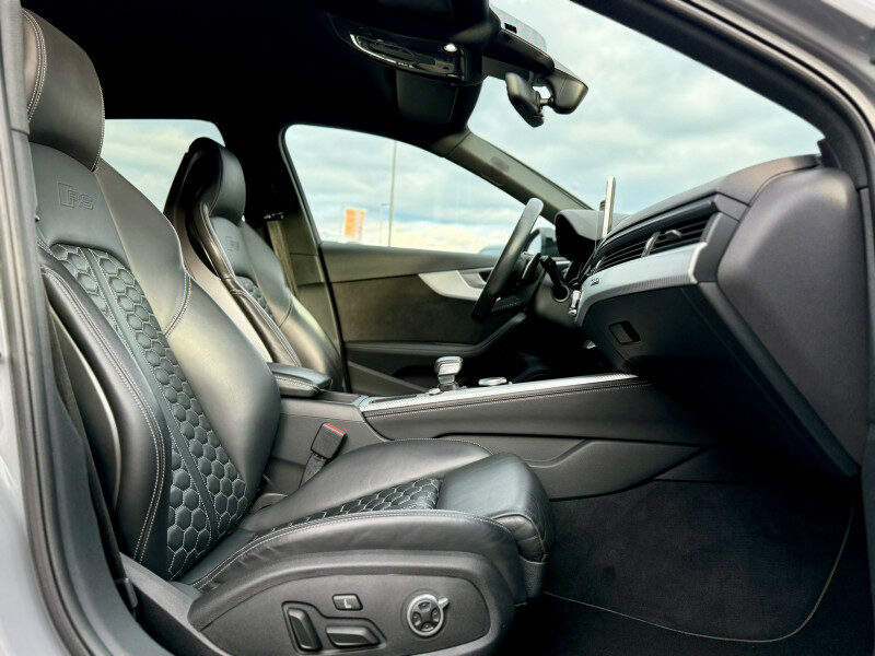 AUDI RS4 AVANT