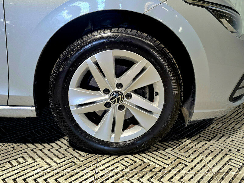 VOLKSWAGEN GOLF VIII