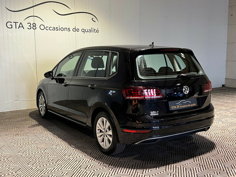 VOLKSWAGEN GOLF SPORTSVAN