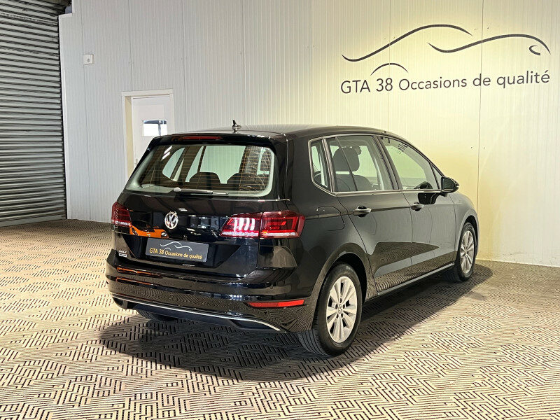 VOLKSWAGEN GOLF SPORTSVAN