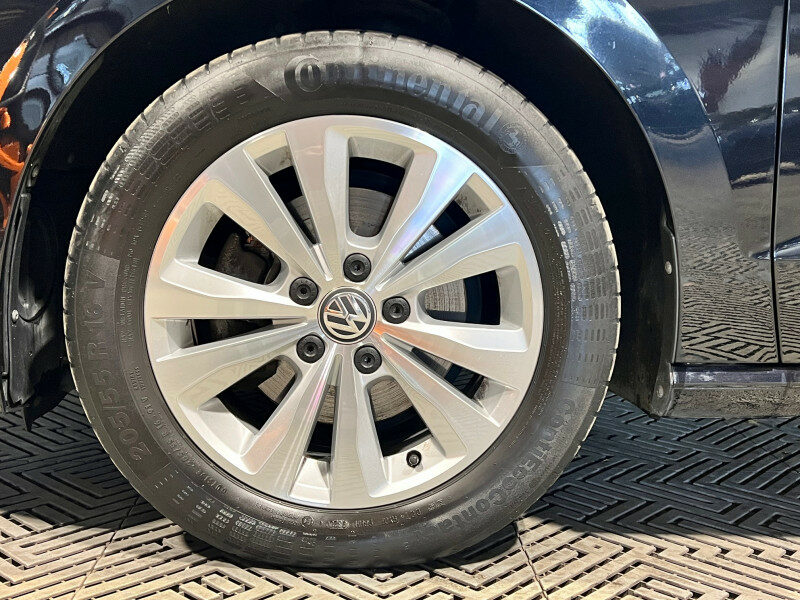 VOLKSWAGEN GOLF SPORTSVAN