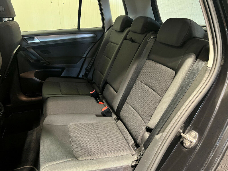 VOLKSWAGEN GOLF SPORTSVAN