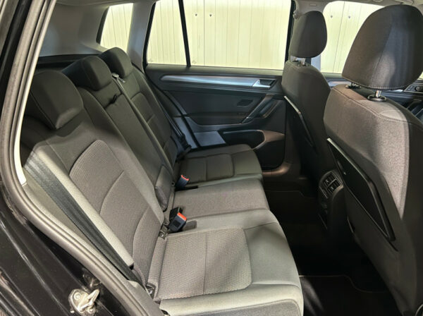 VOLKSWAGEN GOLF SPORTSVAN