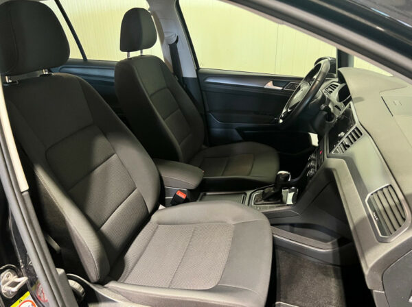 VOLKSWAGEN GOLF SPORTSVAN