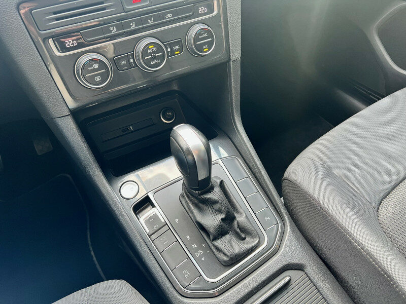 VOLKSWAGEN GOLF SPORTSVAN