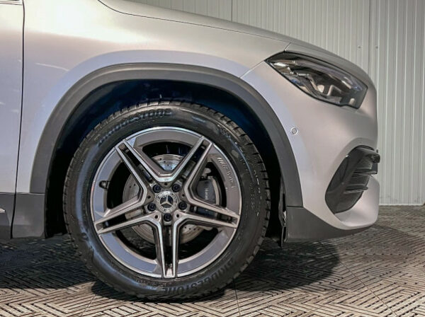 MERCEDES GLA