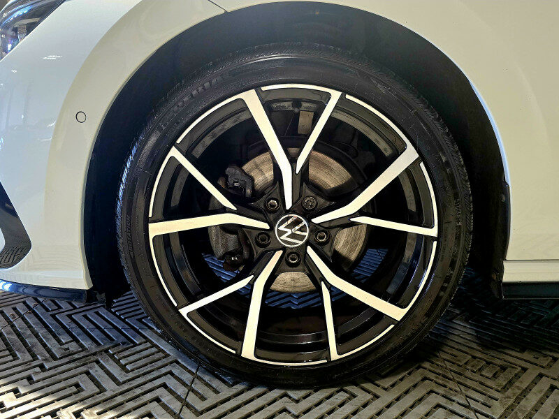 VOLKSWAGEN GOLF VIII