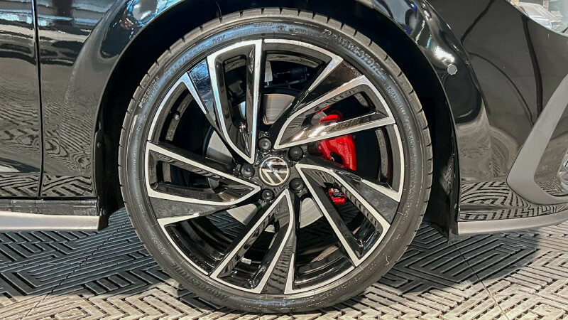 VOLKSWAGEN GOLF VIII