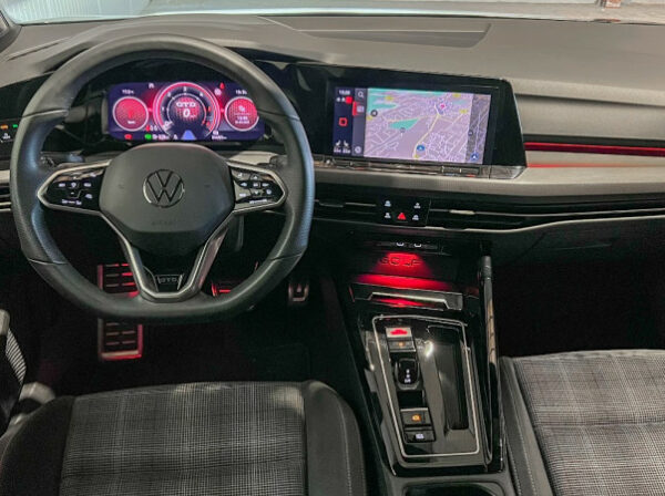 VOLKSWAGEN GOLF VIII