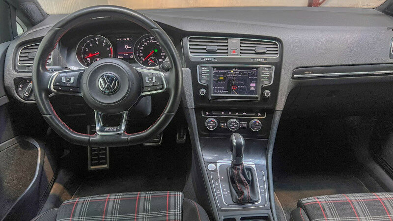 VOLKSWAGEN GOLF VII