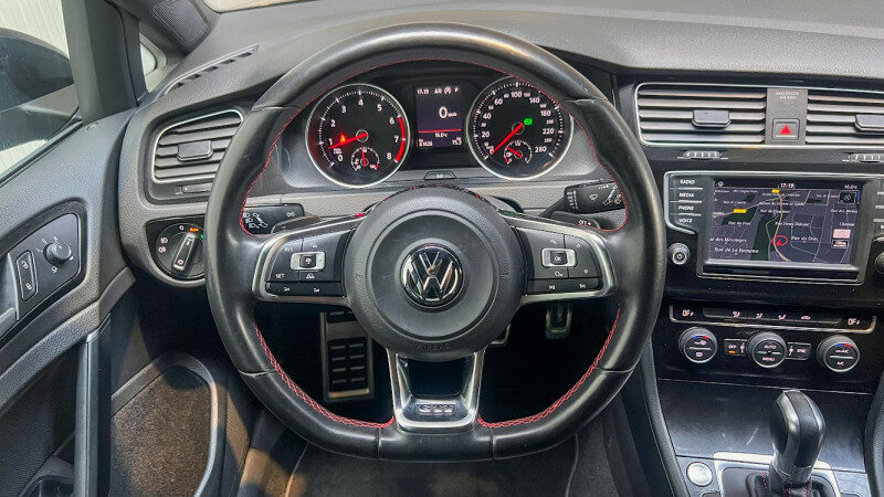 VOLKSWAGEN GOLF VII