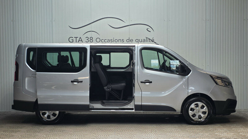 RENAULT TRAFIC III COMBI